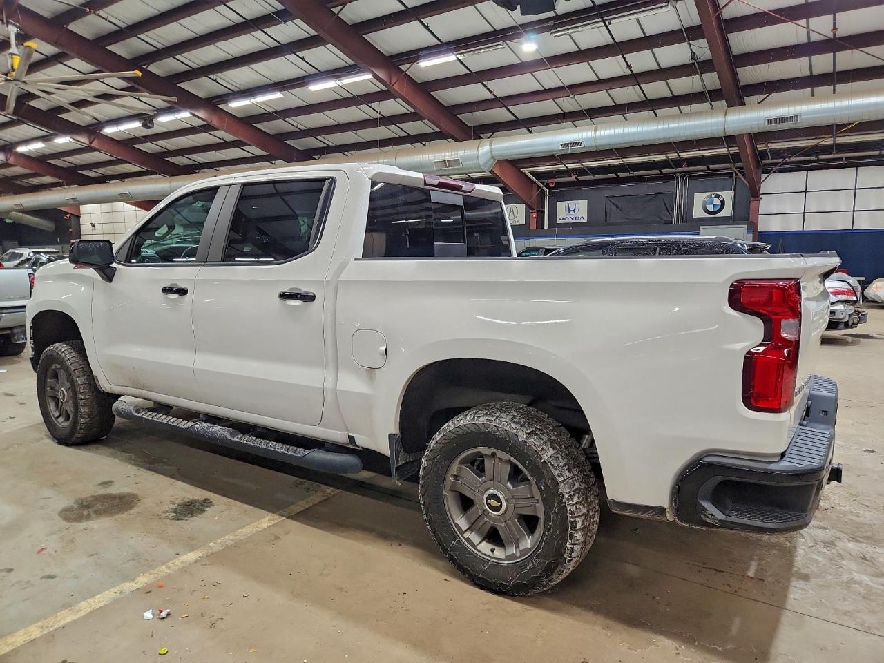 2019 CHEVROLET SILVERADO K1500 LT TRAIL BOSS photo 2