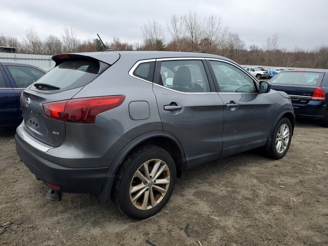 2018 NISSAN ROGUE SPORT S photo 3