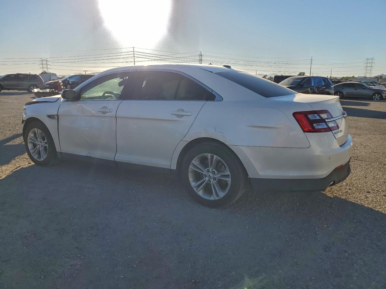 2015 FORD TAURUS SEL photo 2