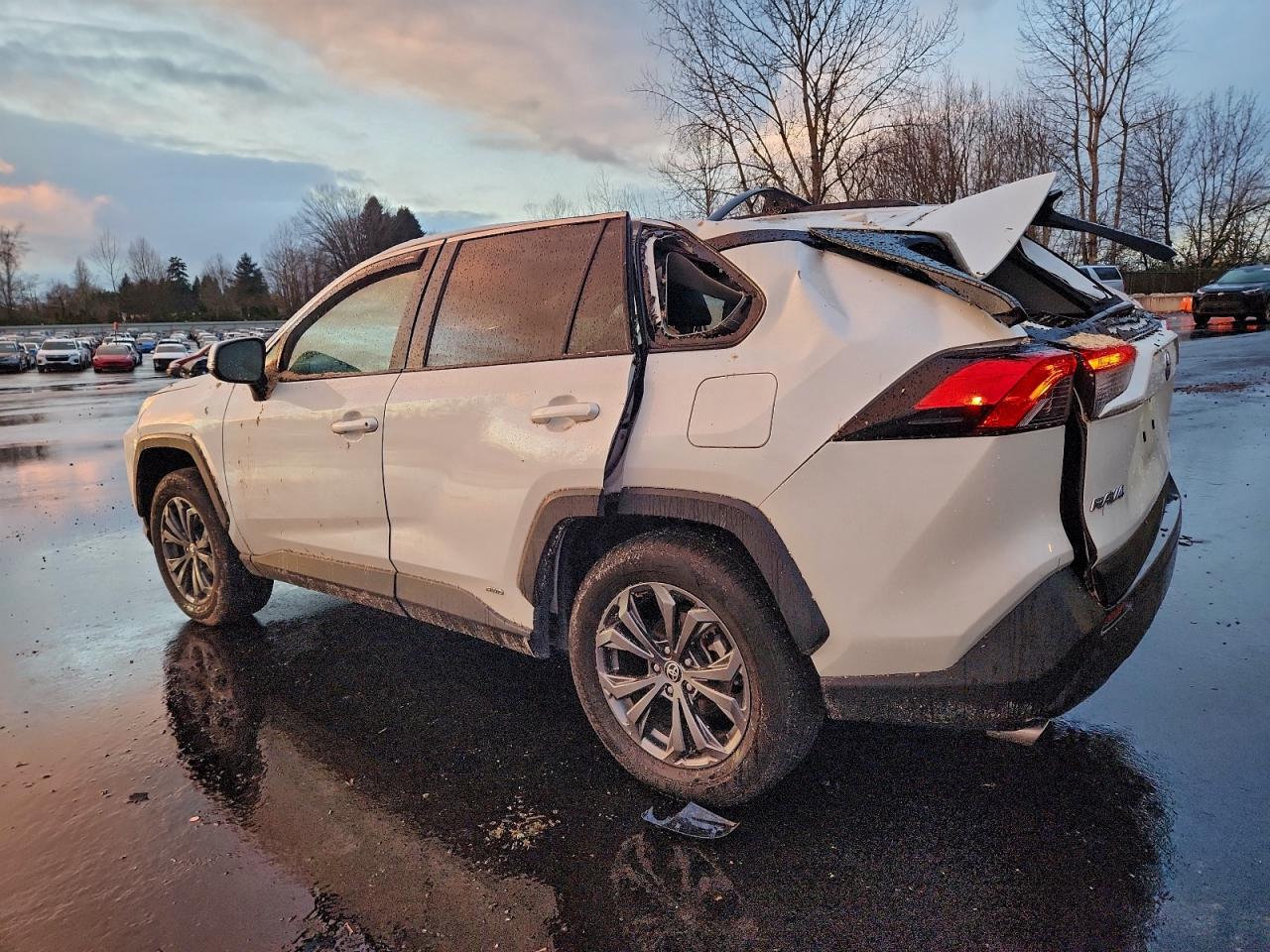 2022 TOYOTA RAV4 XLE PREMIUM photo 3