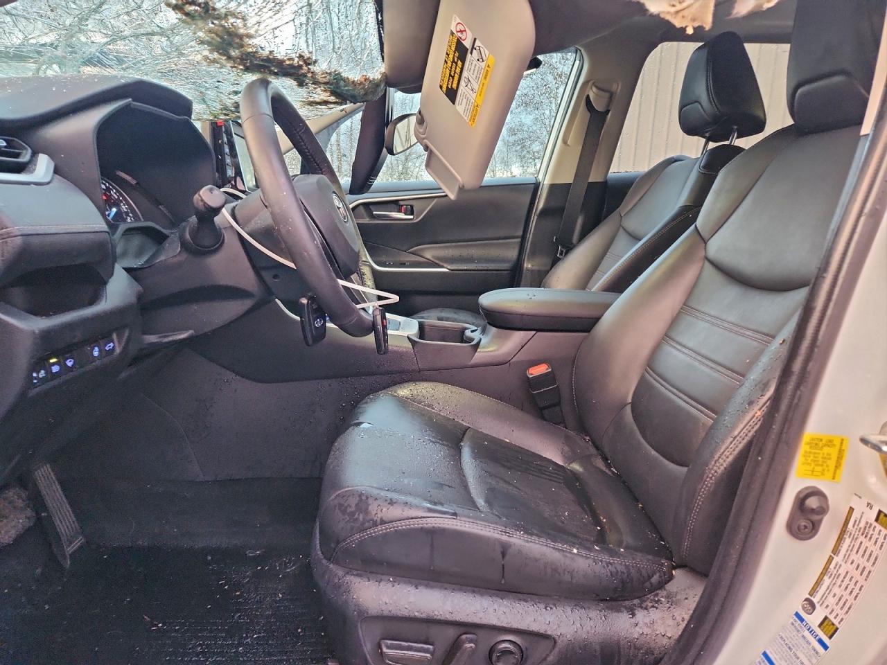 2022 TOYOTA RAV4 XLE PREMIUM photo 13