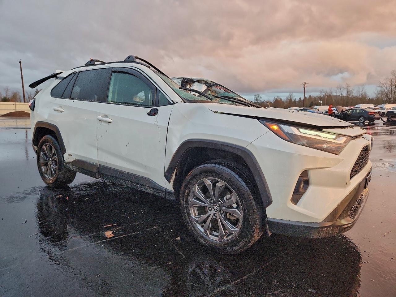 2022 TOYOTA RAV4 XLE PREMIUM photo 7