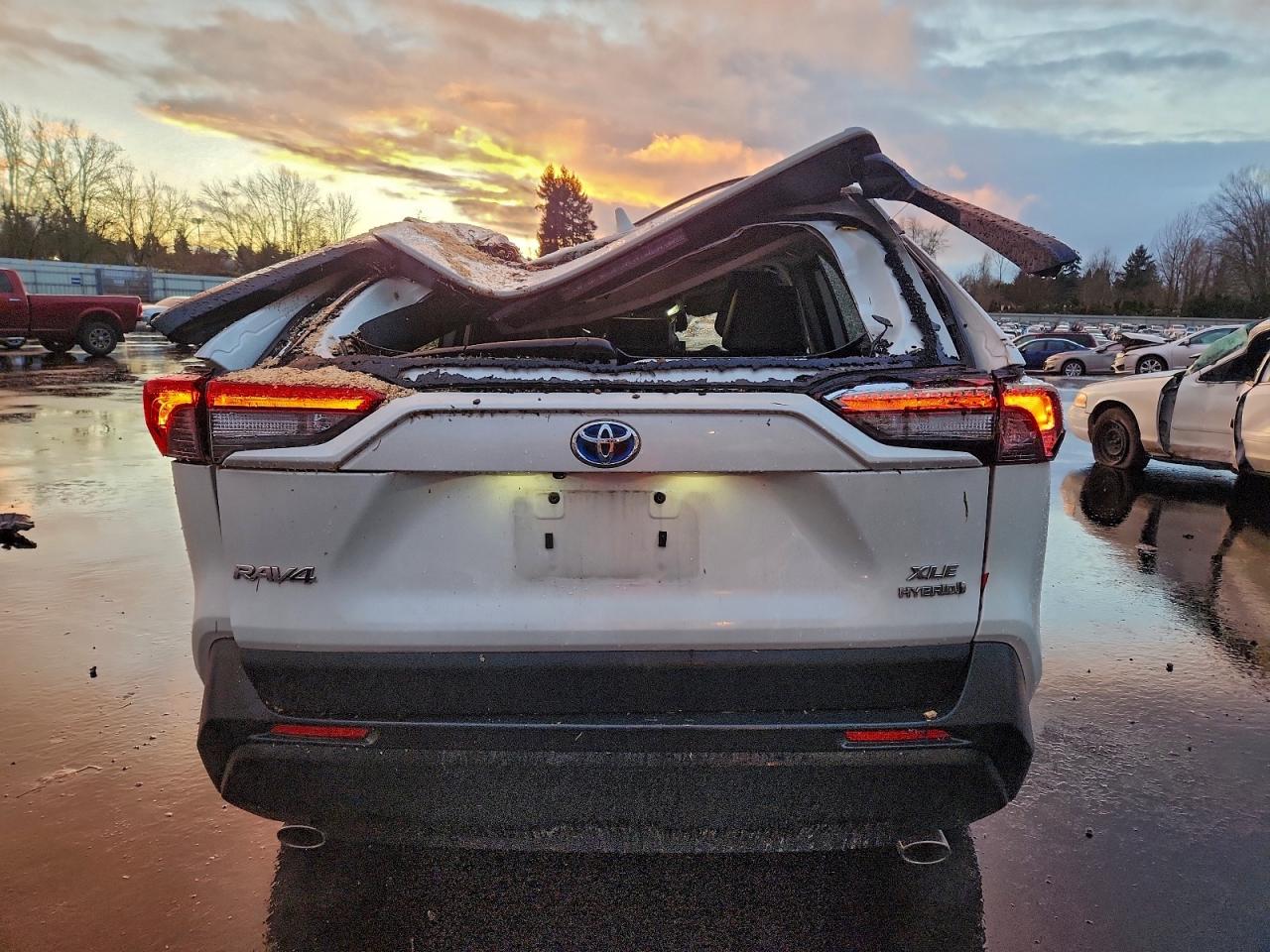 2022 TOYOTA RAV4 XLE PREMIUM photo 11