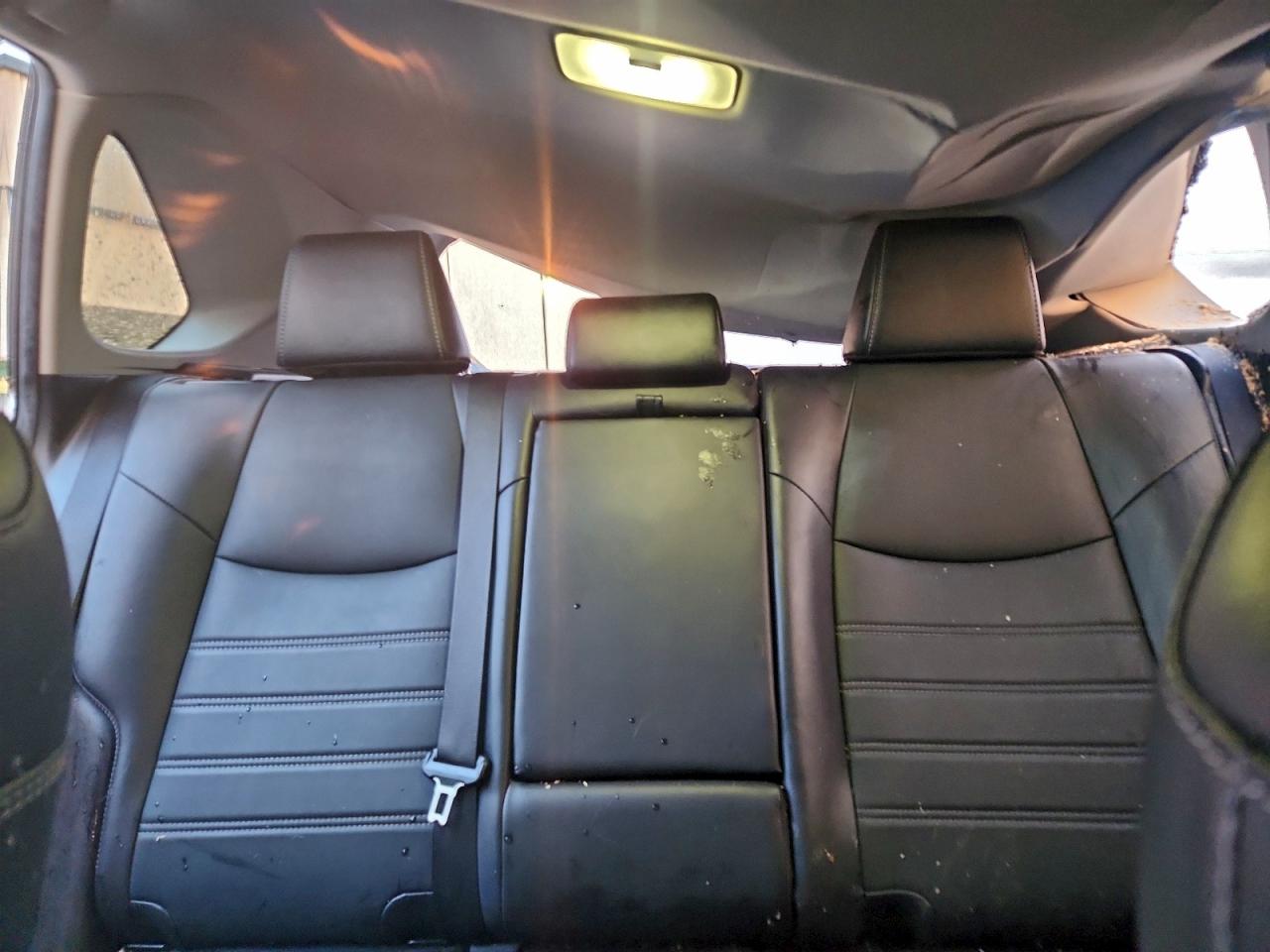 2022 TOYOTA RAV4 XLE PREMIUM photo 19