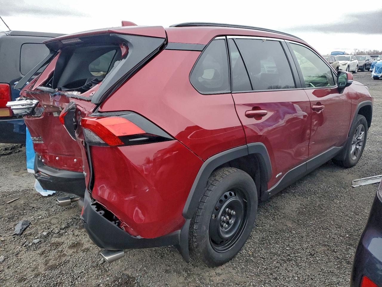 2024 TOYOTA RAV4 XLE photo 3