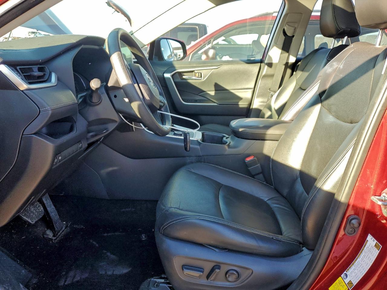 2024 TOYOTA RAV4 XLE photo 7