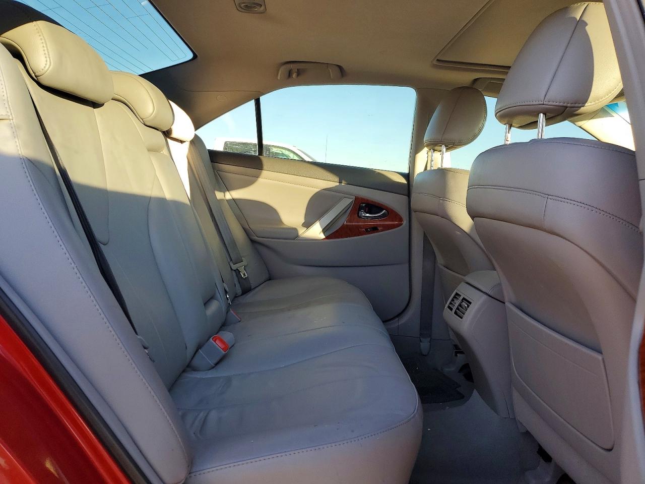 2011 TOYOTA CAMRY HYBRID photo 10