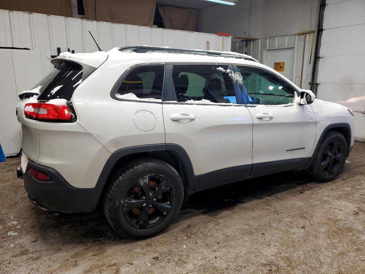 2016 JEEP CHEROKEE LATITUDE photo 3