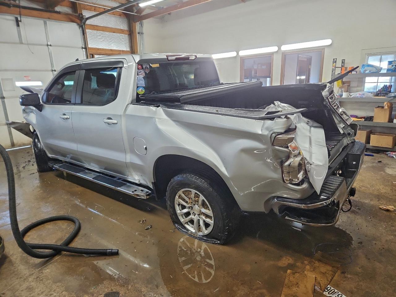 2021 CHEVROLET SILVERADO K1500 LT photo 2
