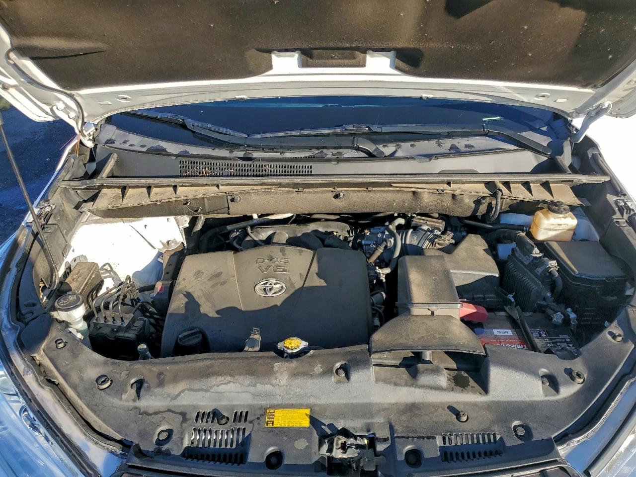 2017 TOYOTA HIGHLANDER SE photo 12
