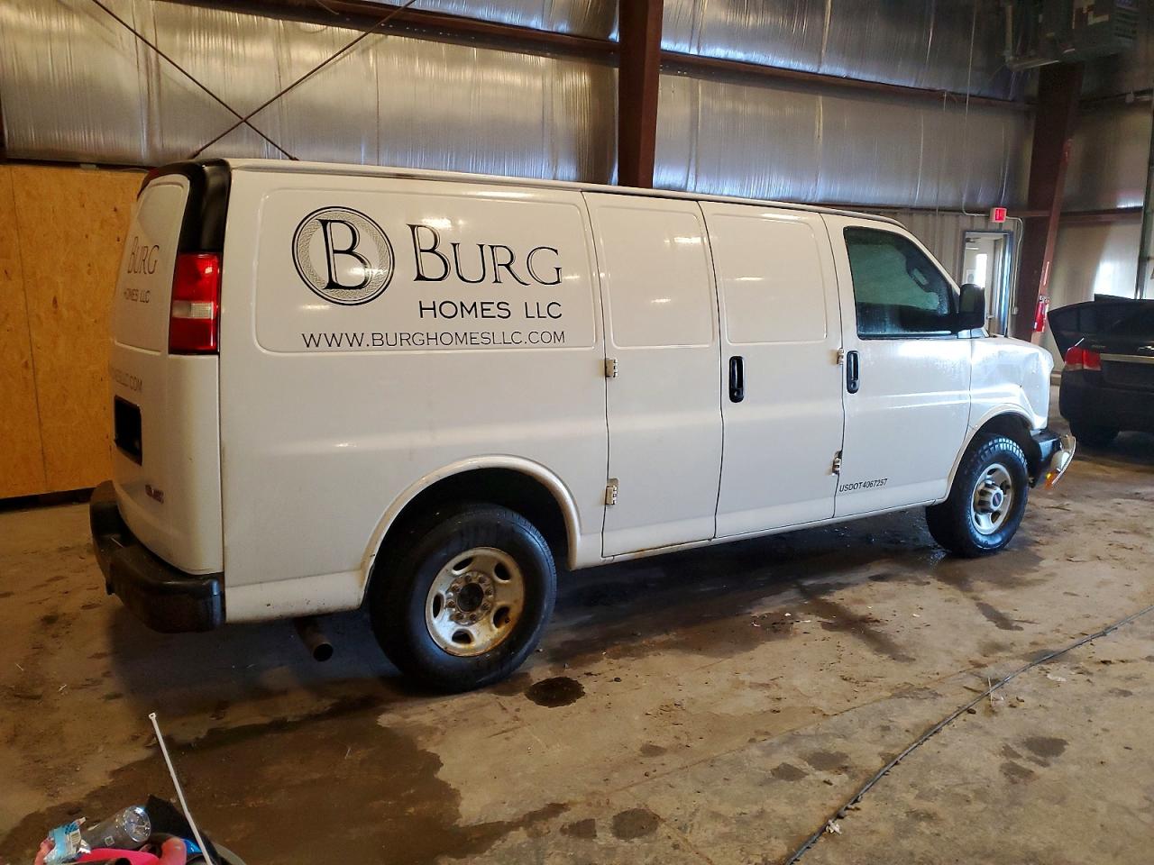 2016 GMC SAVANA G3500 photo 3