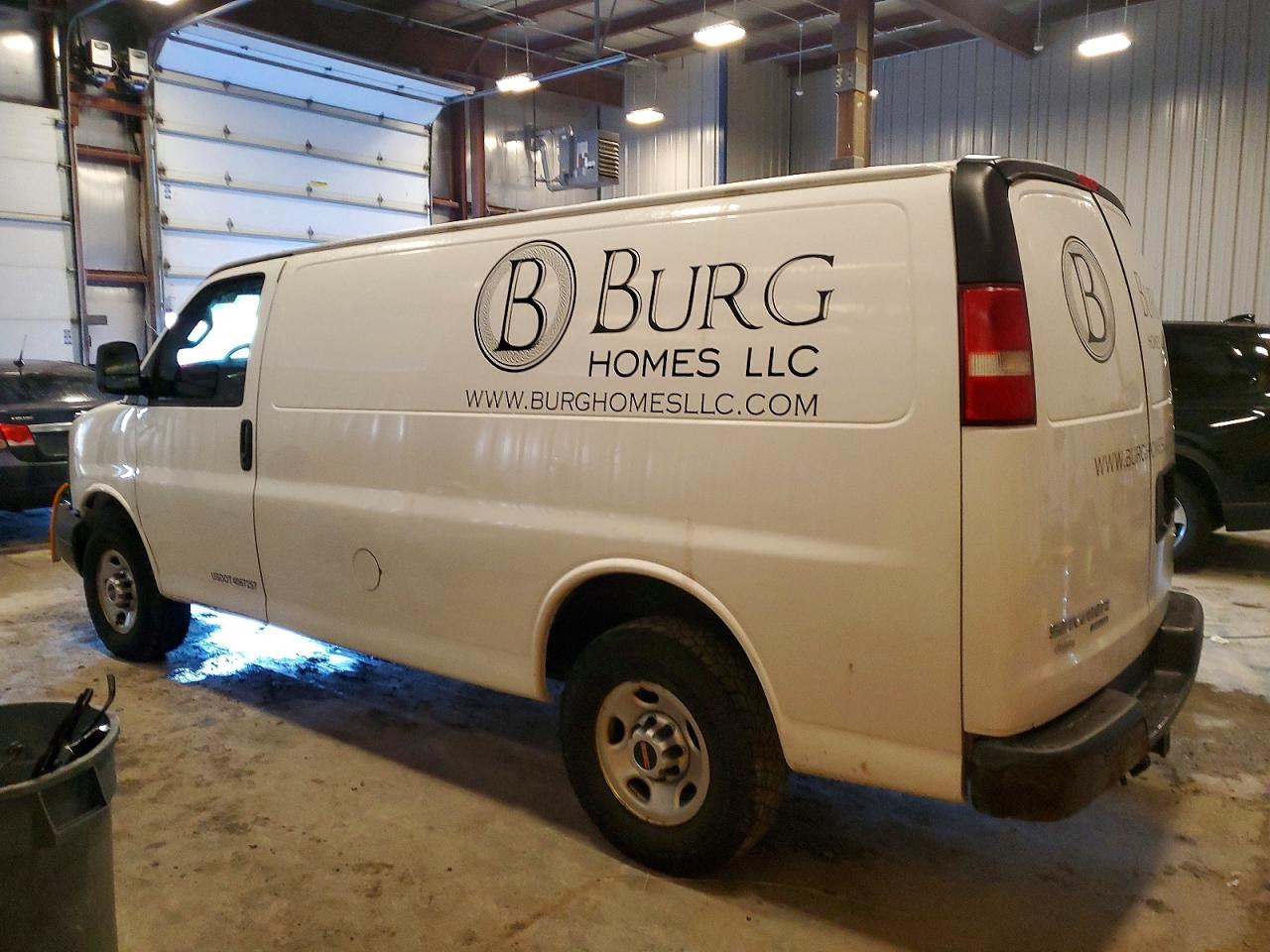 2016 GMC SAVANA G3500 photo 2