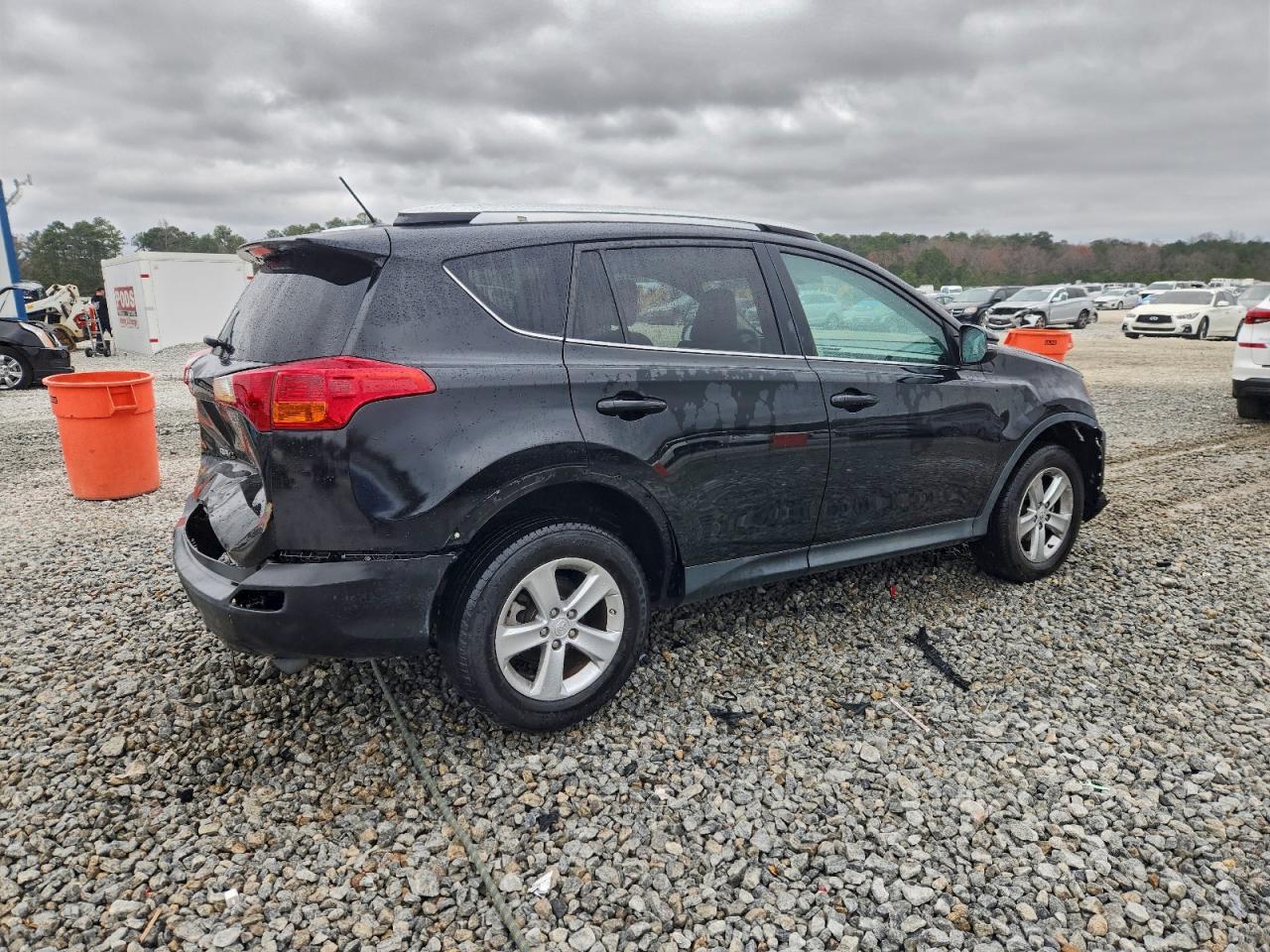 2014 TOYOTA RAV4 XLE photo 3