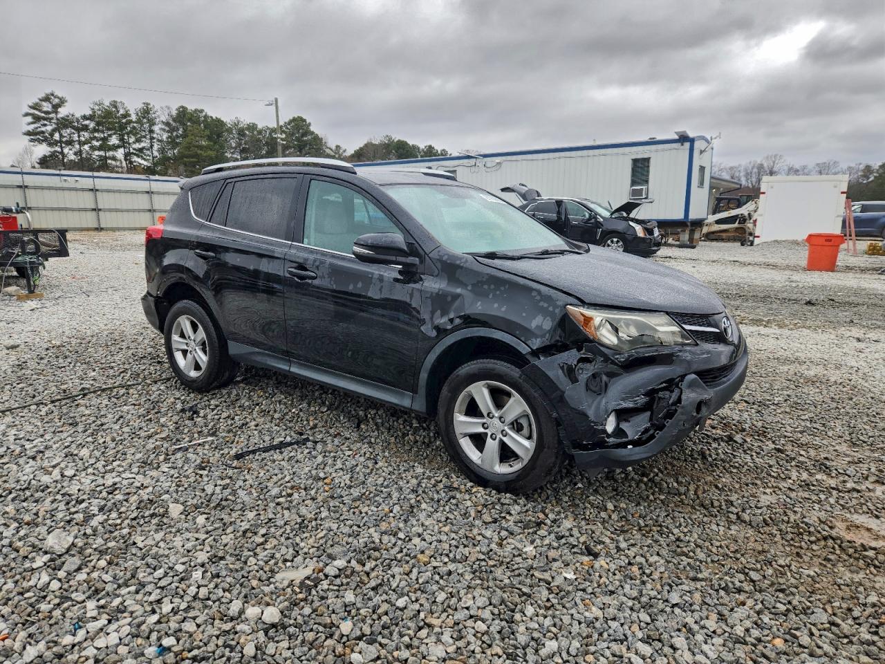 2014 TOYOTA RAV4 XLE photo 4