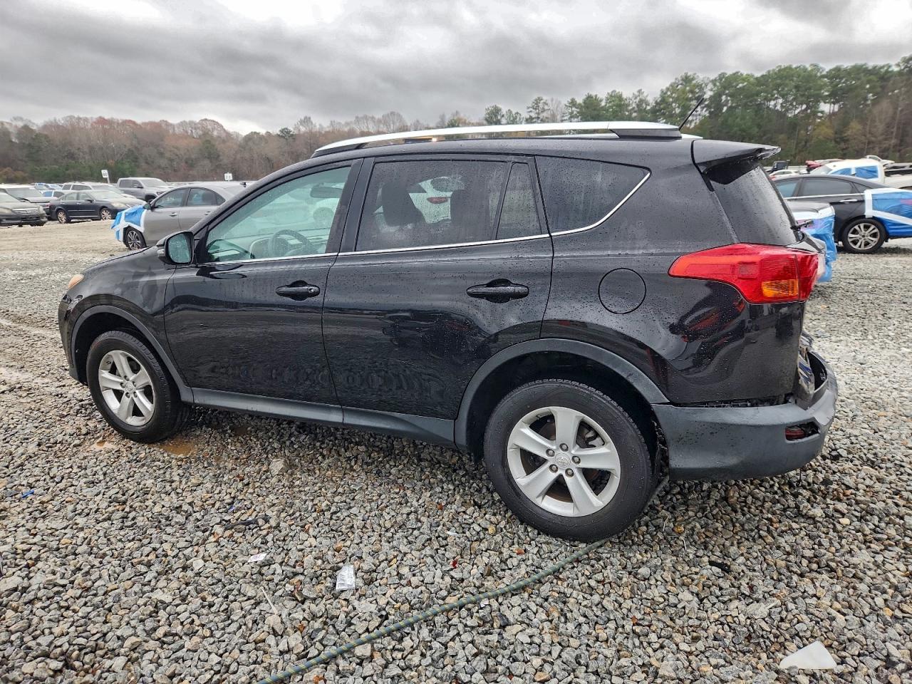 2014 TOYOTA RAV4 XLE photo 2