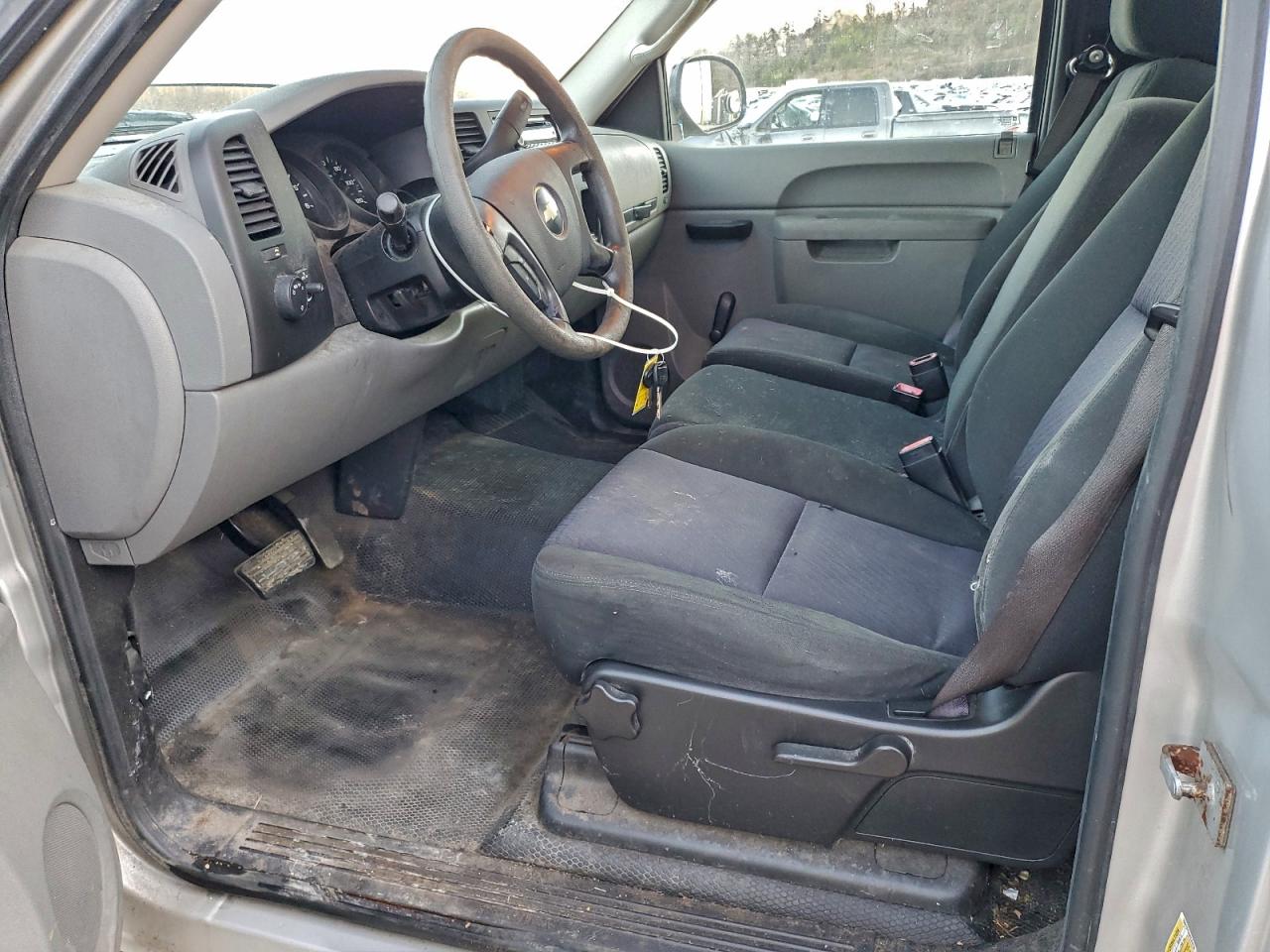 2010 CHEVROLET SILVERADO C1500 photo 7