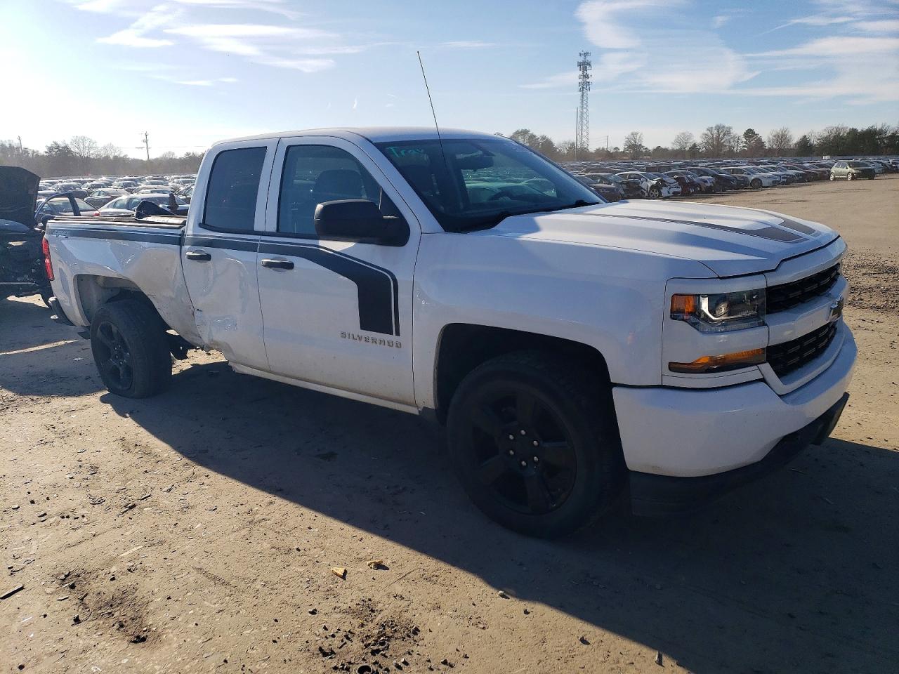 2018 CHEVROLET SILVERADO K1500 CUSTOM photo 4