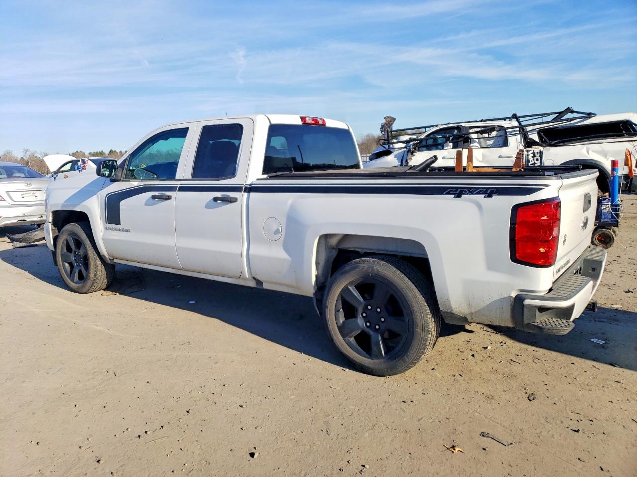 2018 CHEVROLET SILVERADO K1500 CUSTOM photo 2