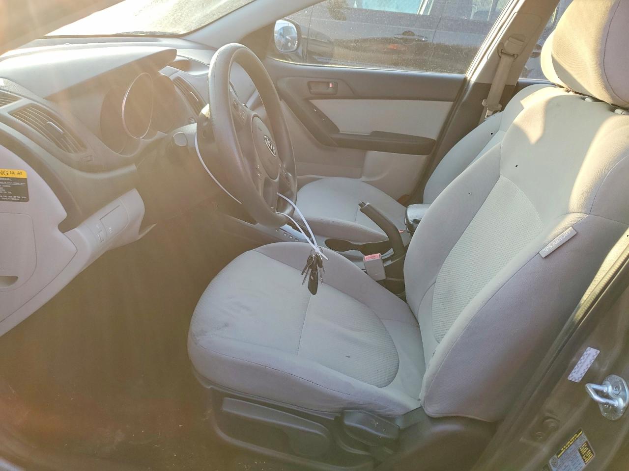 2010 KIA FORTE EX photo 7