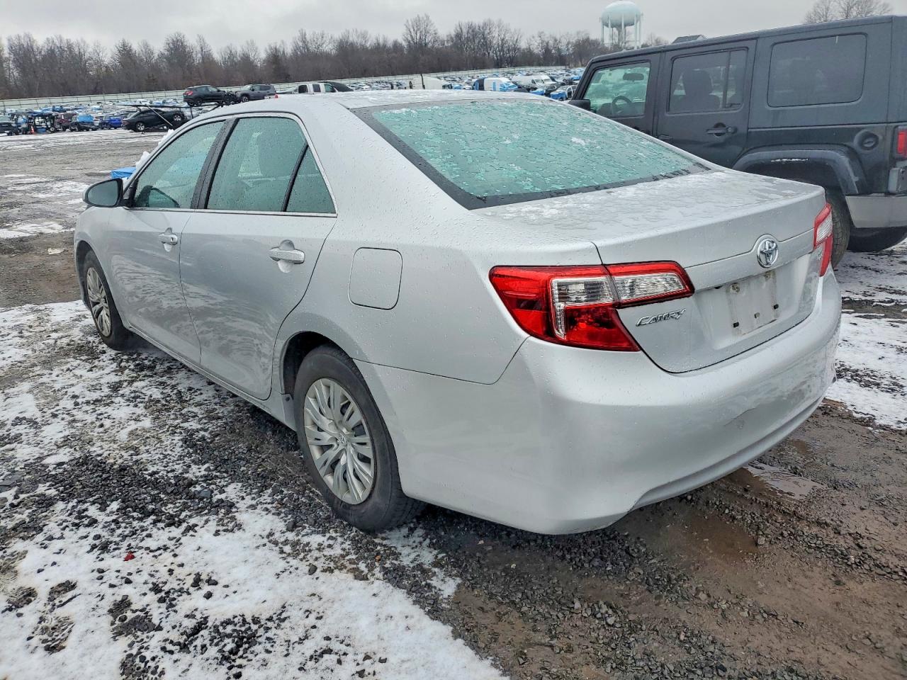 2014 TOYOTA CAMRY photo 2