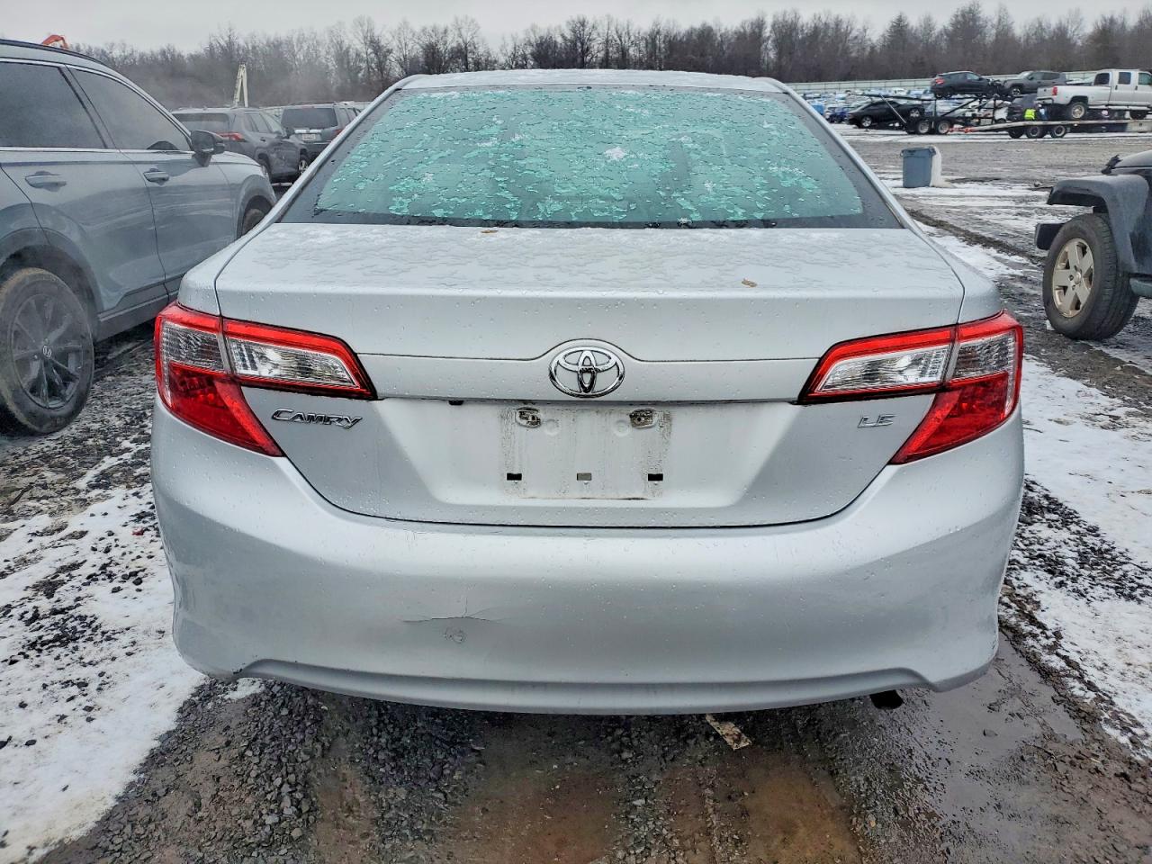 2014 TOYOTA CAMRY photo 6
