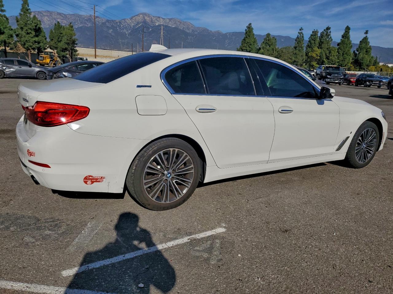 2018 BMW 530E photo 3