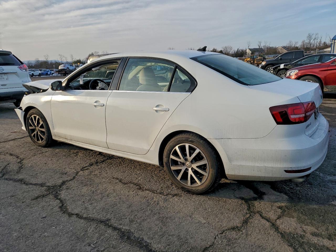 2017 VOLKSWAGEN JETTA SE photo 2