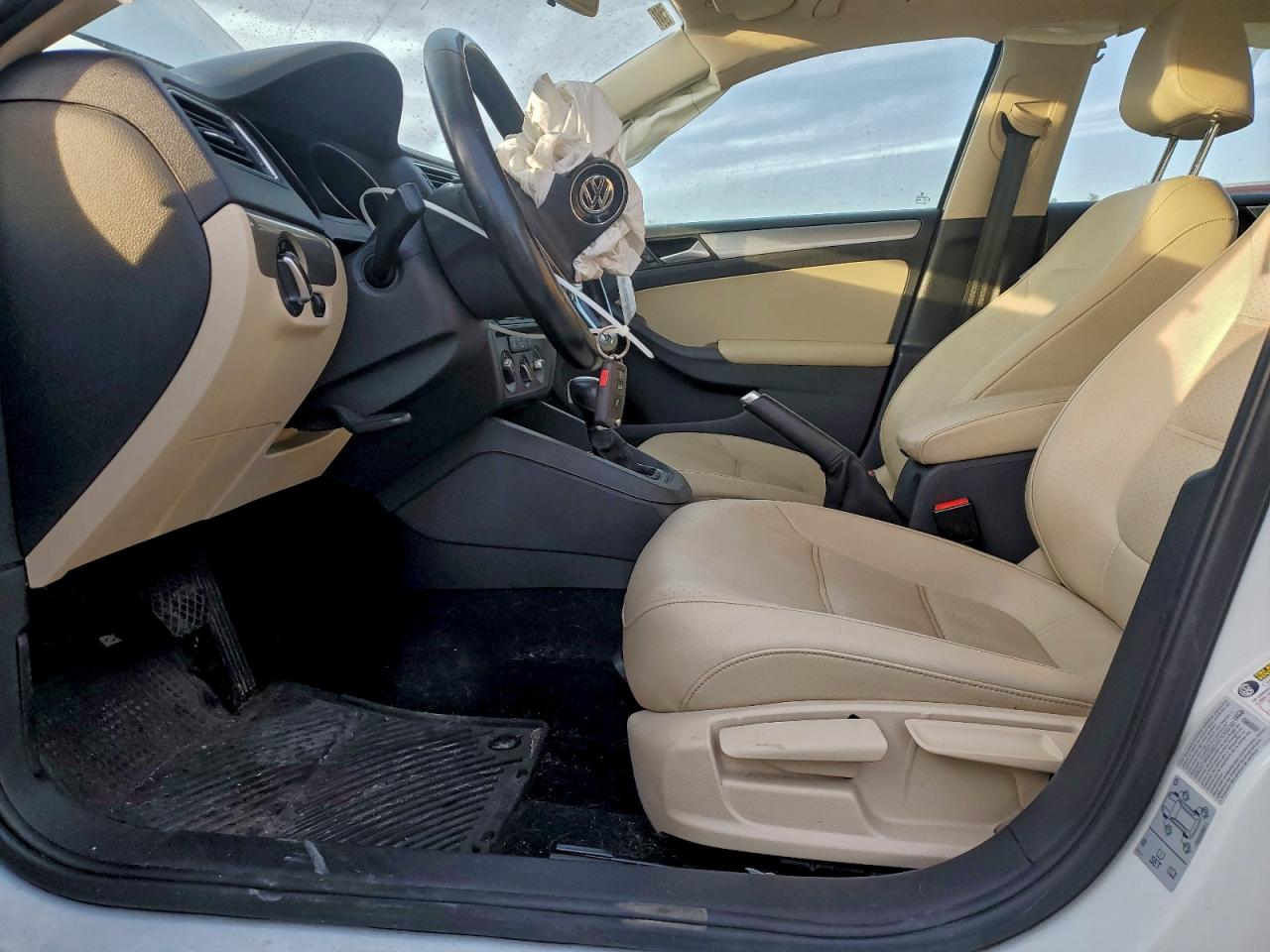 2017 VOLKSWAGEN JETTA SE photo 7