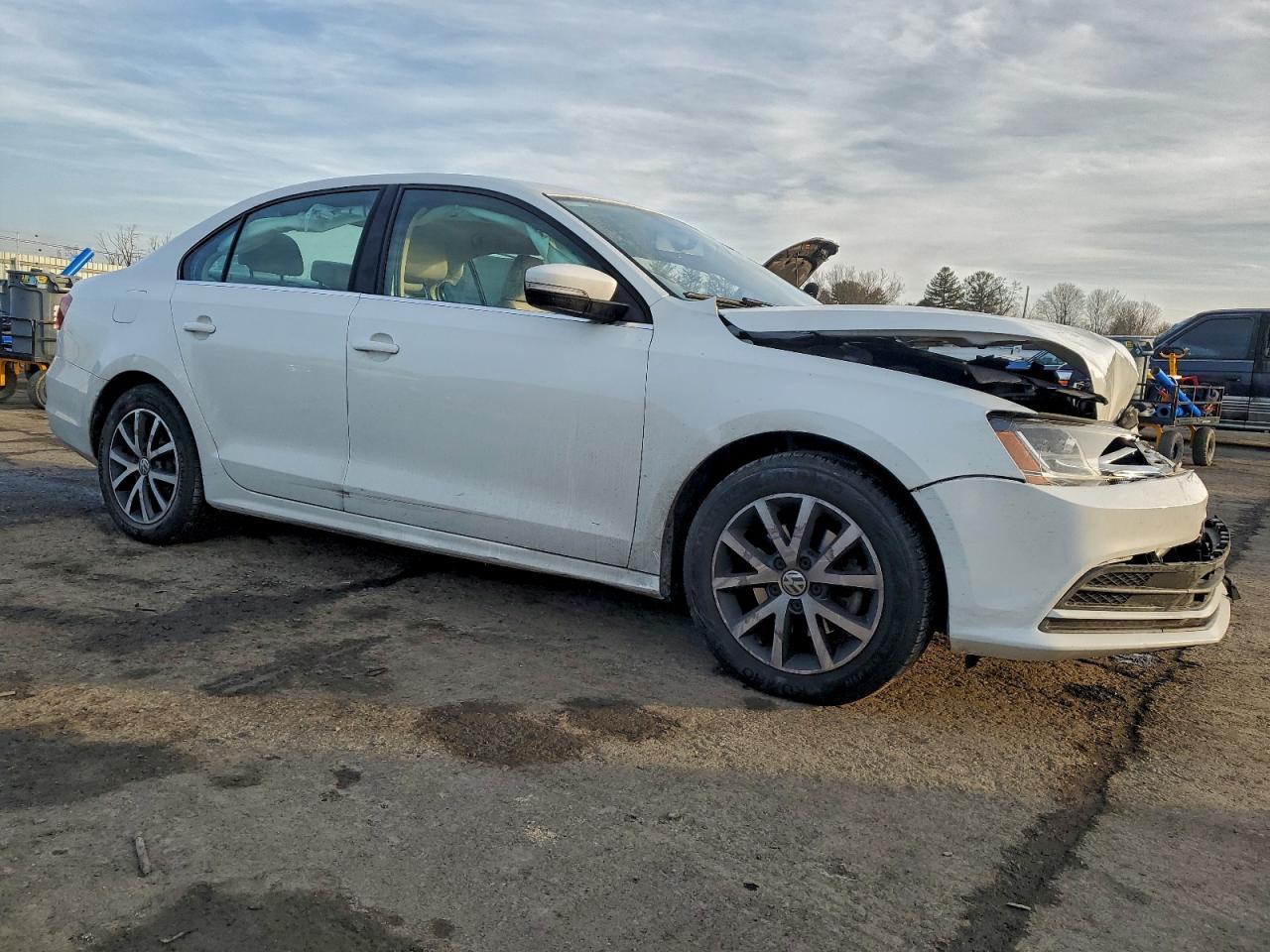 2017 VOLKSWAGEN JETTA SE photo 4