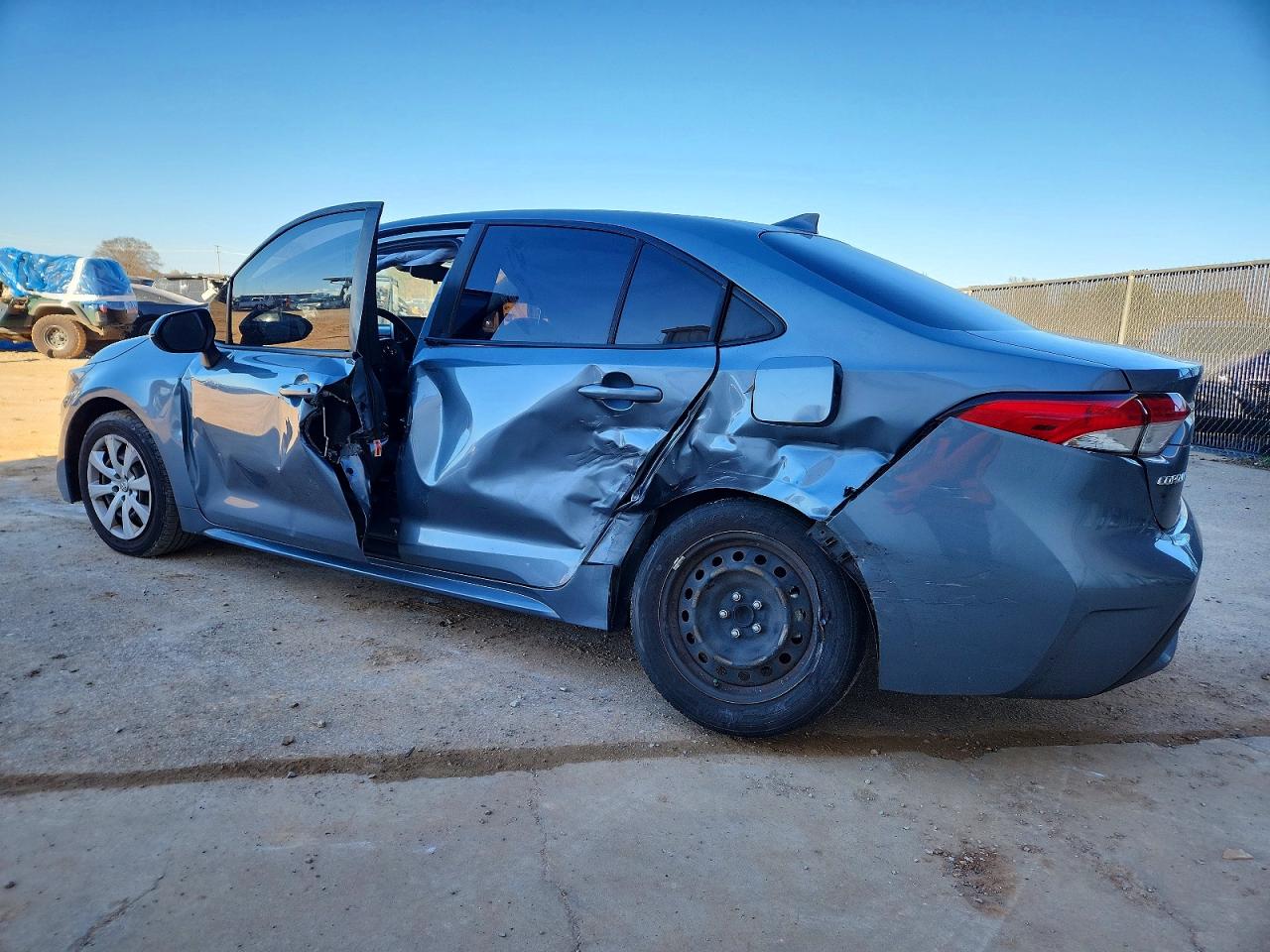 2021 TOYOTA COROLLA LE photo 2