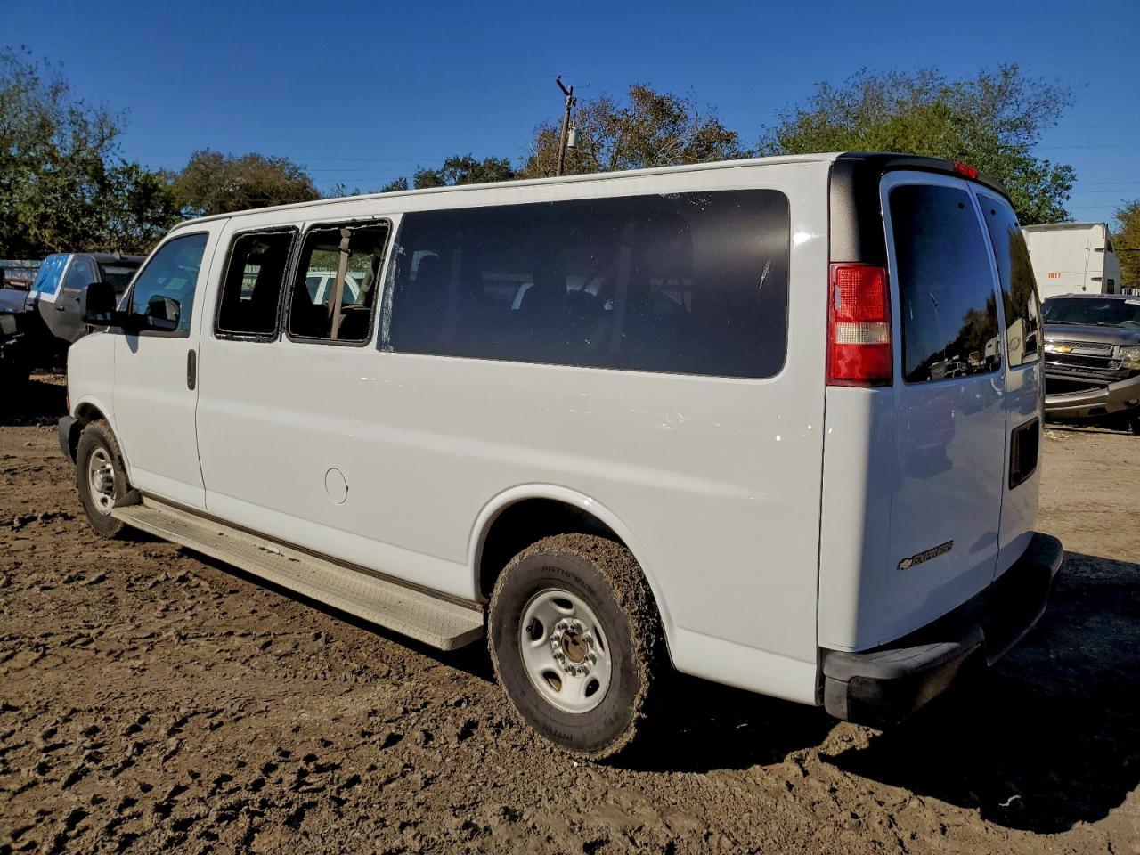 2017 CHEVROLET EXPRESS G3500 LS photo 2