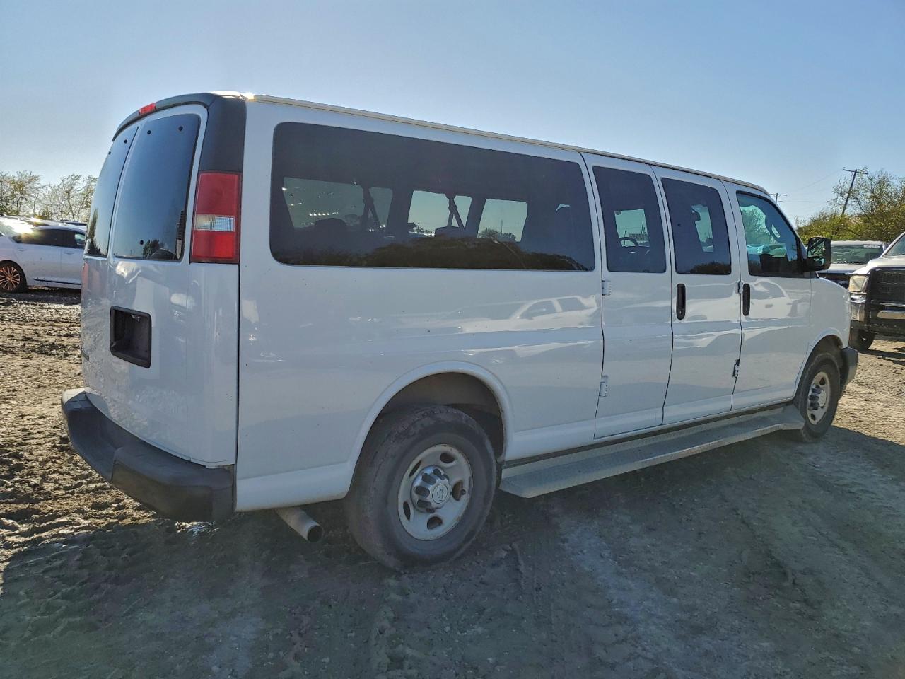 2017 CHEVROLET EXPRESS G3500 LS photo 3