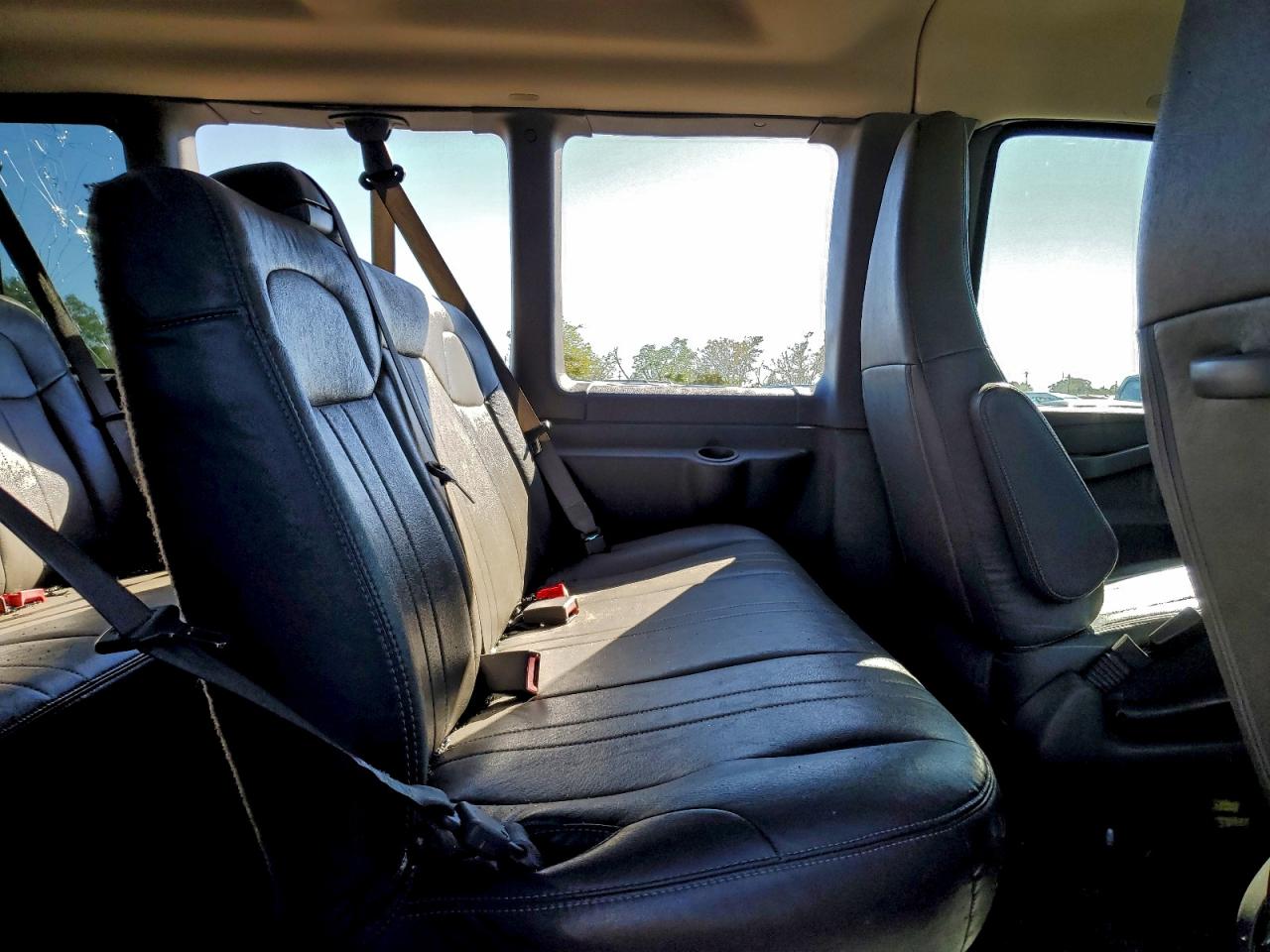 2017 CHEVROLET EXPRESS G3500 LS photo 11