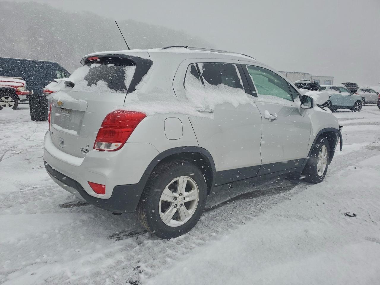 2019 CHEVROLET TRAX 1LT photo 3