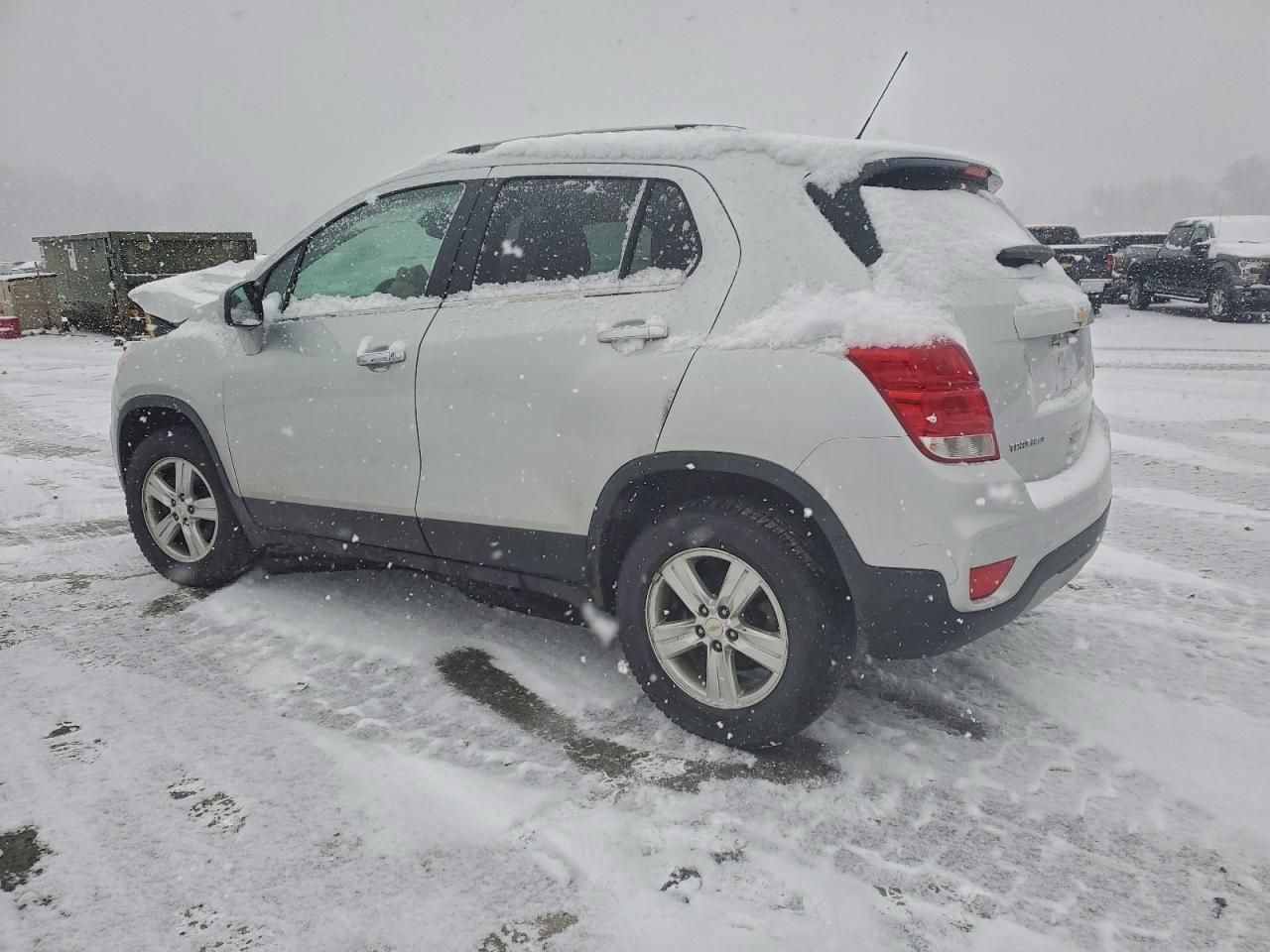 2019 CHEVROLET TRAX 1LT photo 2