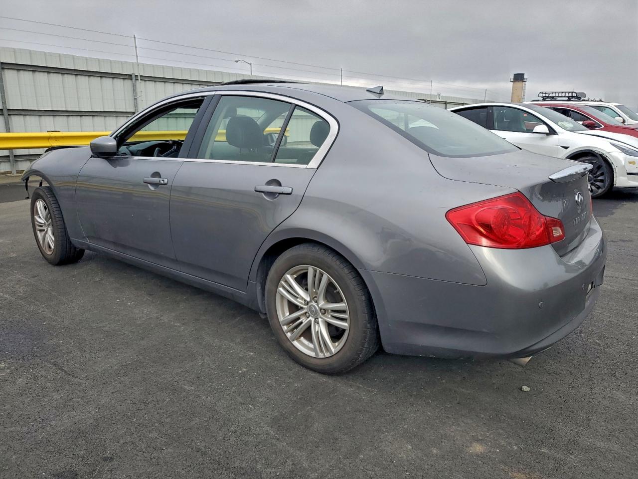 2013 INFINITI G37 BASE photo 2