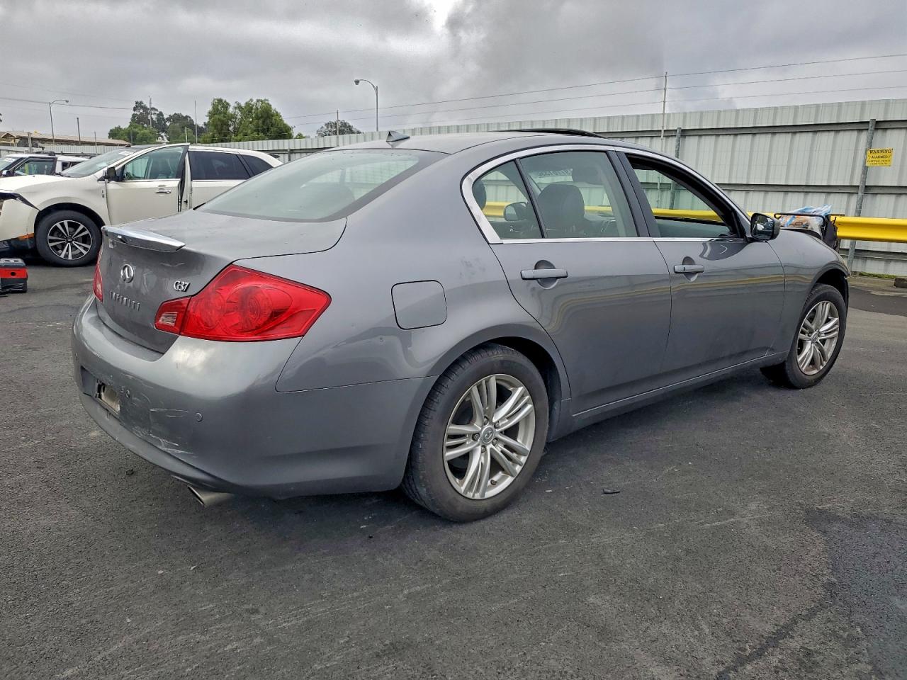 2013 INFINITI G37 BASE photo 3
