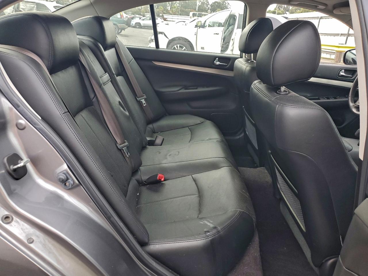 2013 INFINITI G37 BASE photo 10