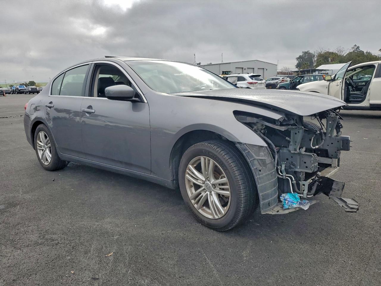 2013 INFINITI G37 BASE photo 4