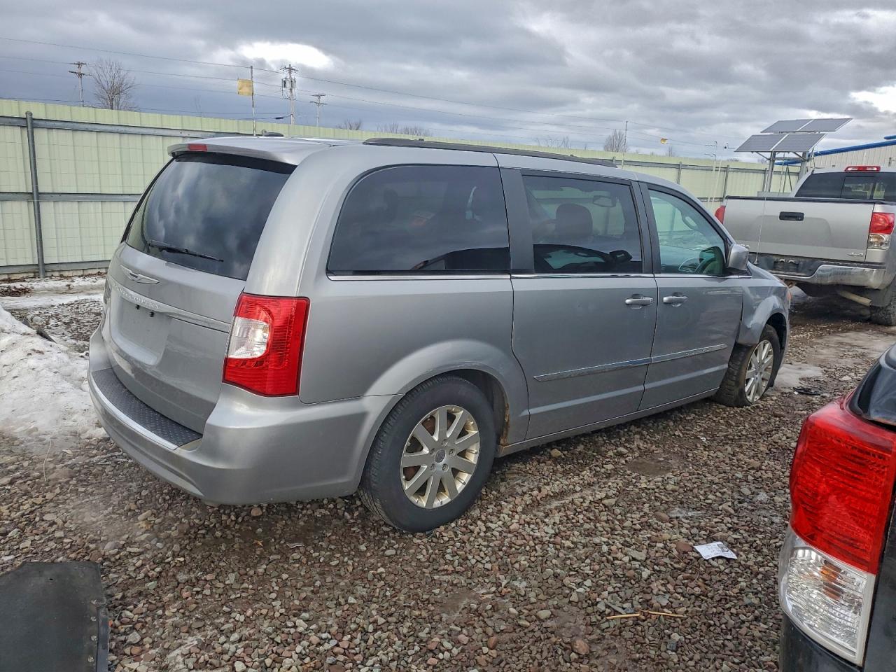 2015 CHRYSLER TOWN & COUNTRY TOURING photo 3