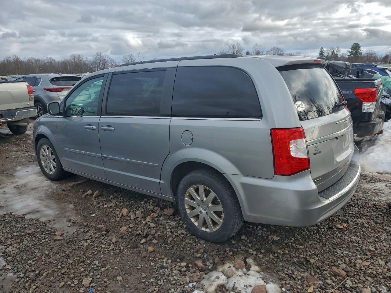 2015 CHRYSLER TOWN & COUNTRY TOURING photo 2