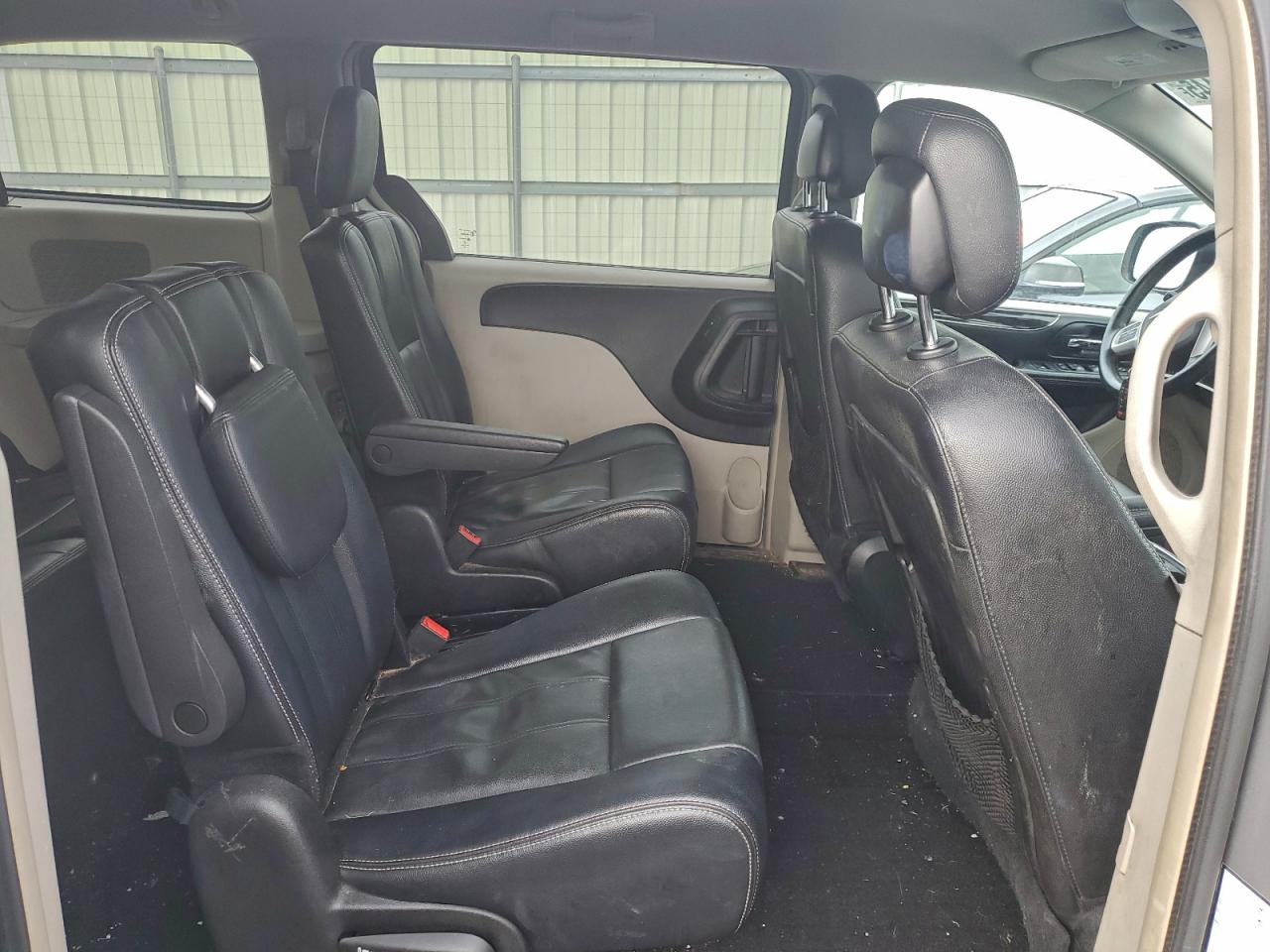 2015 CHRYSLER TOWN & COUNTRY TOURING photo 11