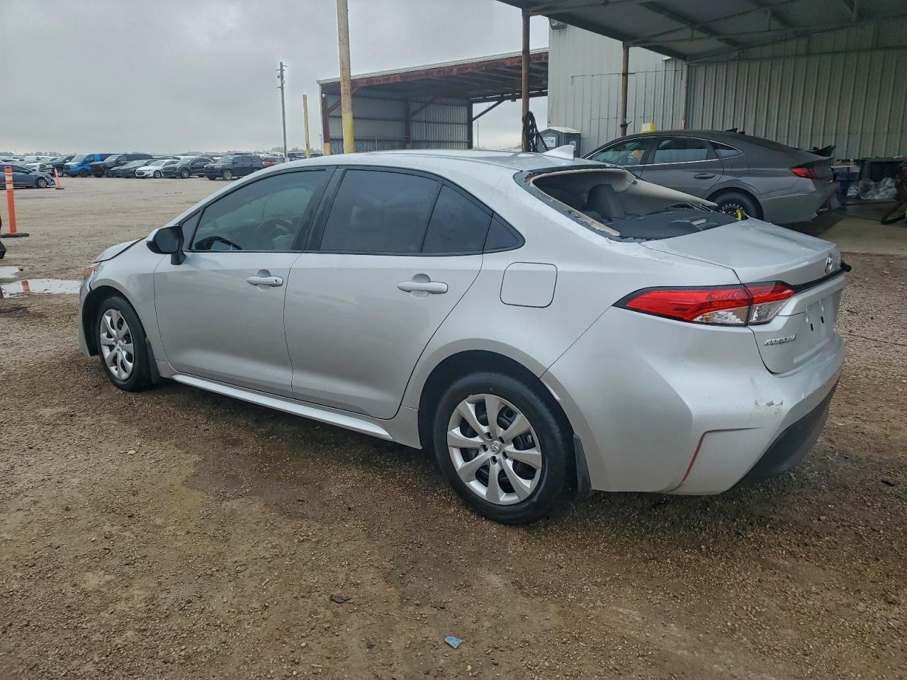 2024 TOYOTA COROLLA LE photo 2
