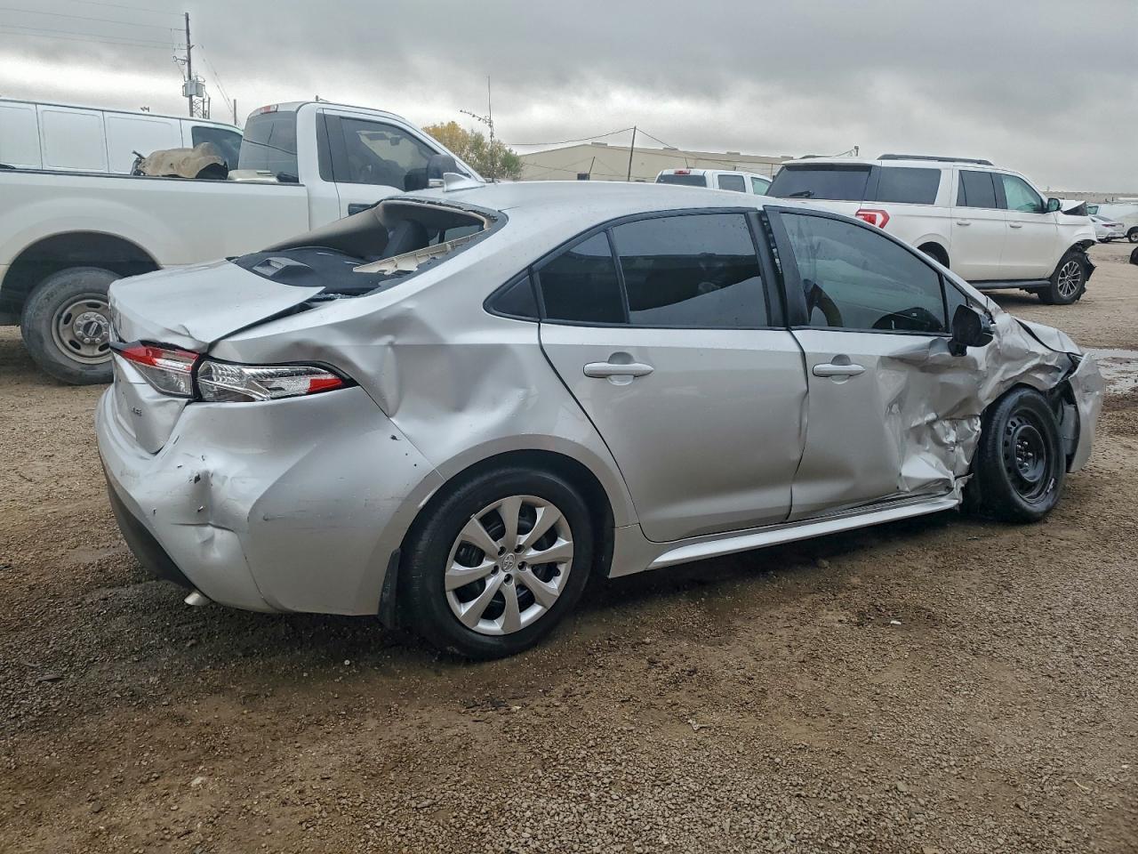 2024 TOYOTA COROLLA LE photo 3