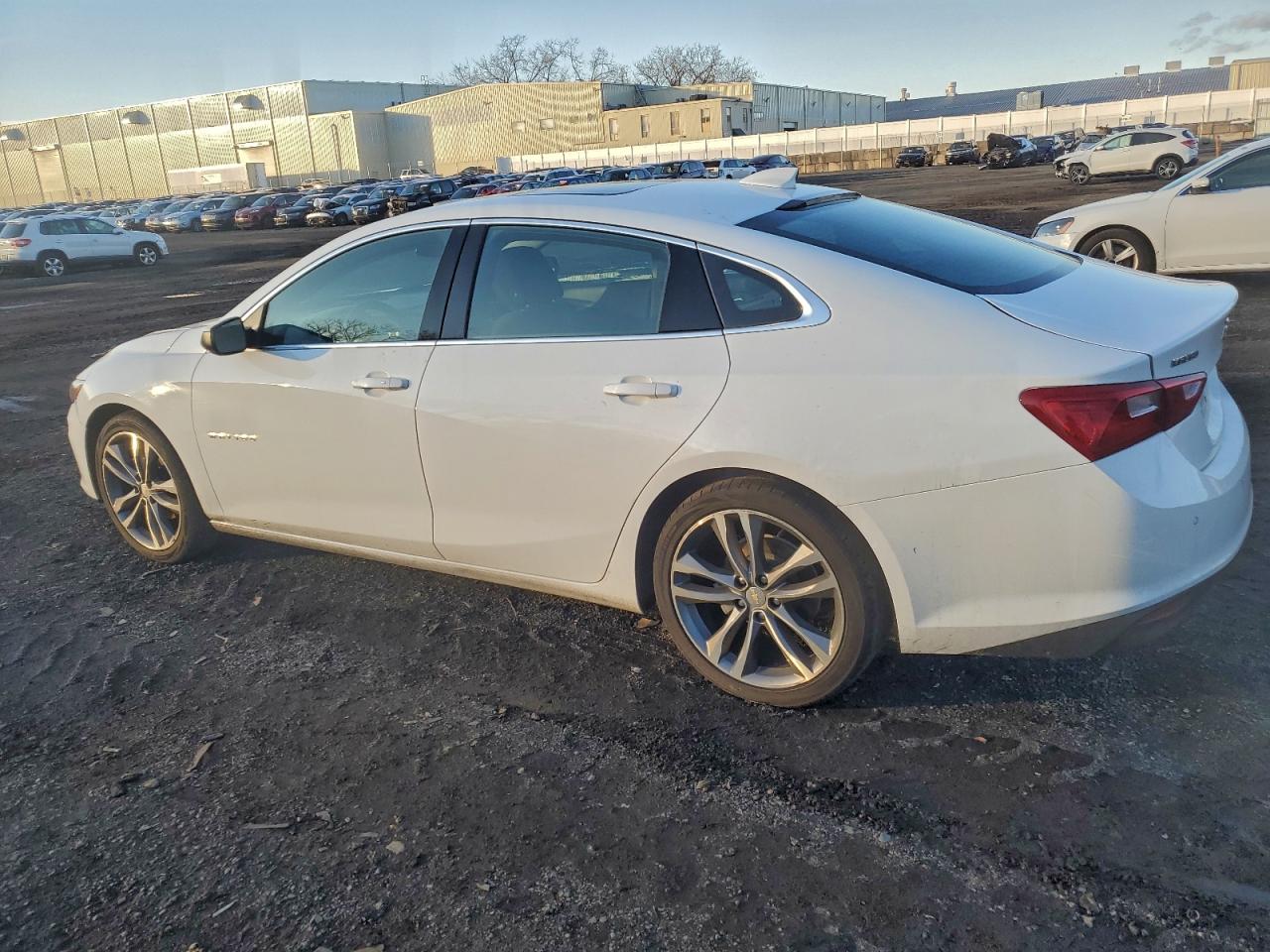 2023 CHEVROLET MALIBU LT photo 3
