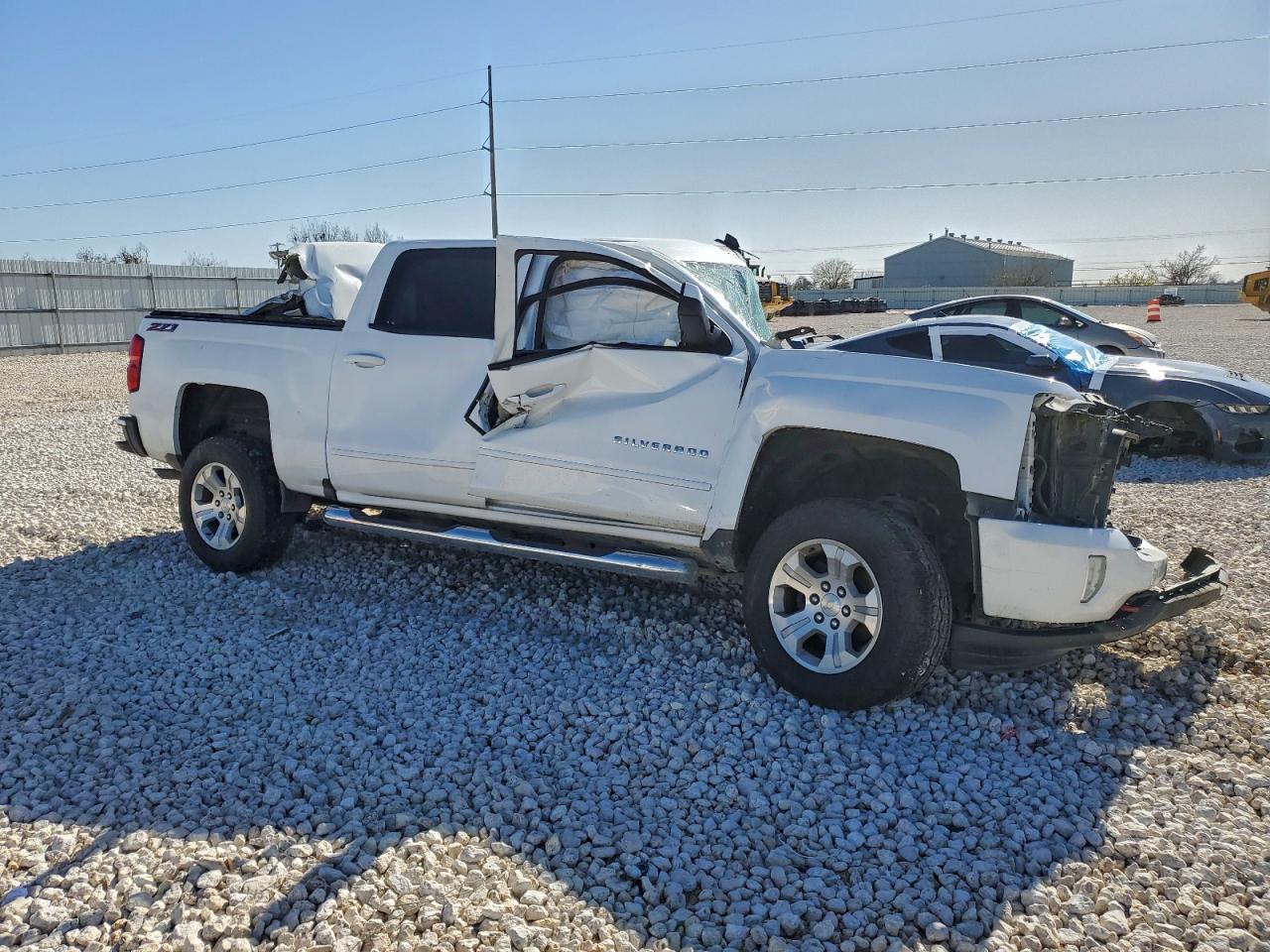 2017 CHEVROLET SILVERADO K1500 LT photo 4
