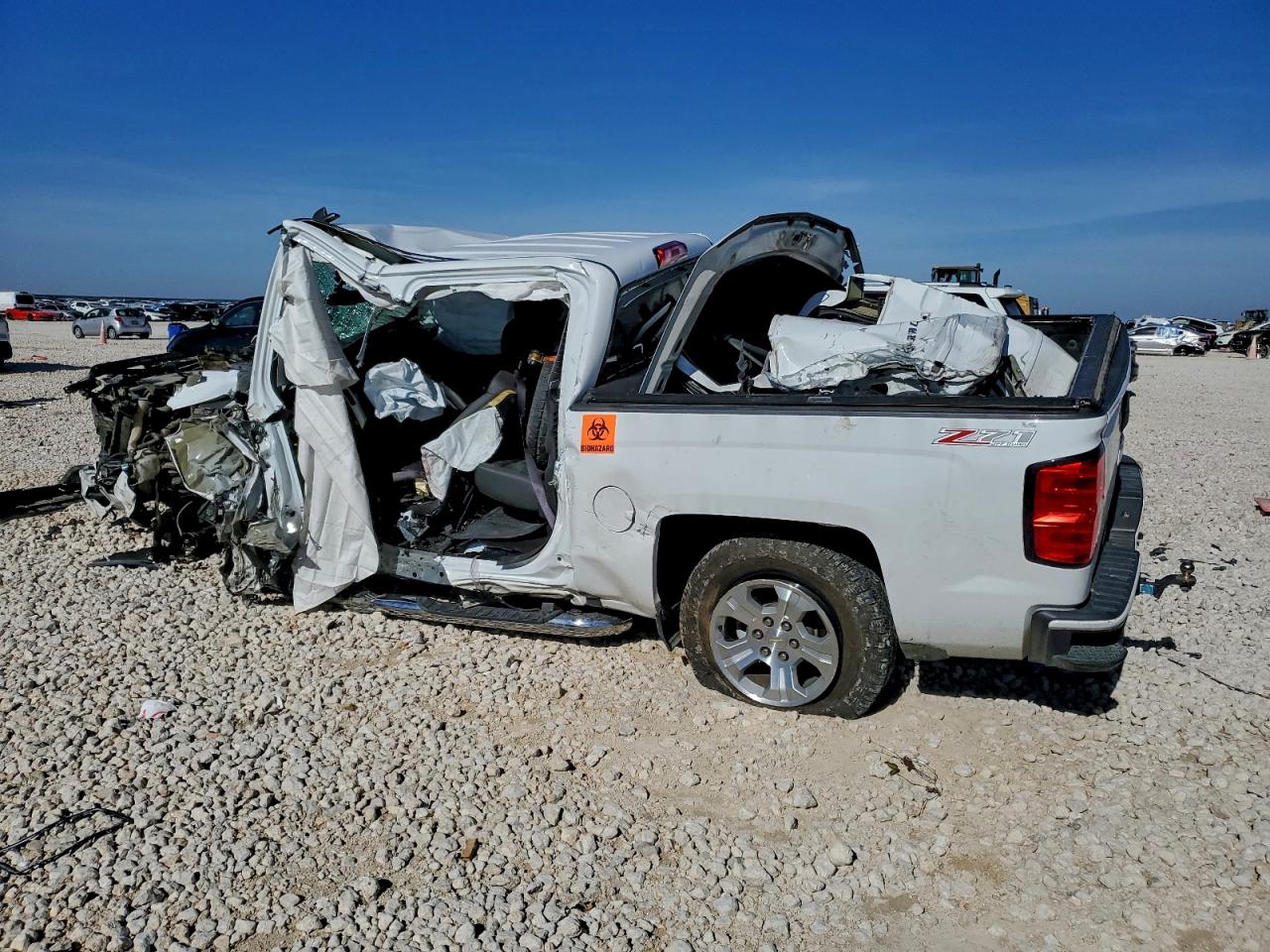 2017 CHEVROLET SILVERADO K1500 LT photo 2