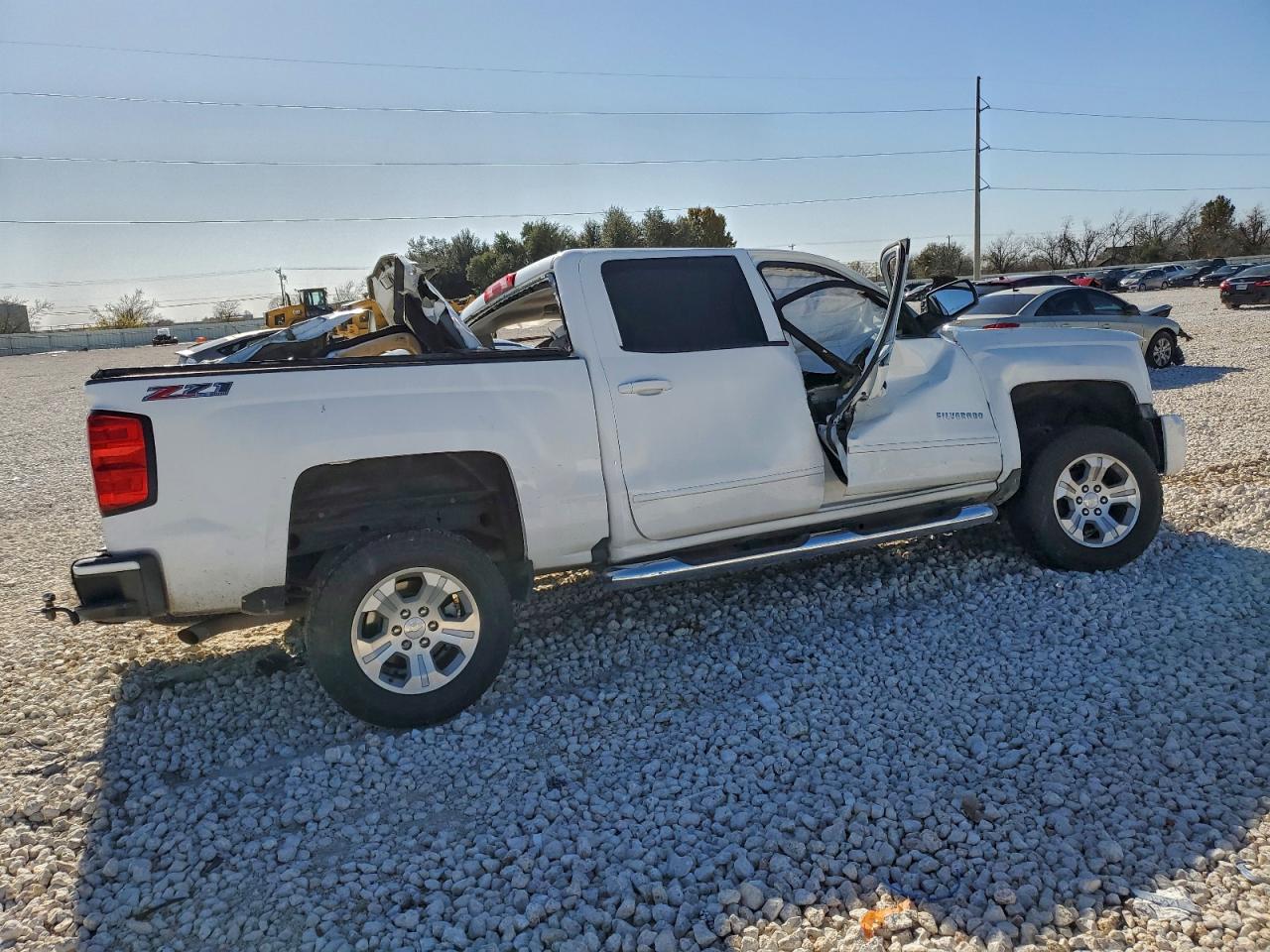2017 CHEVROLET SILVERADO K1500 LT photo 3