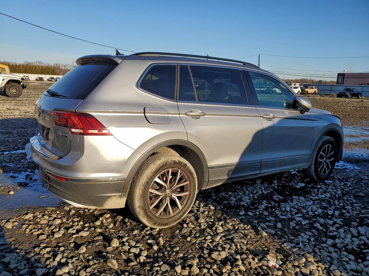 2020 VOLKSWAGEN TIGUAN SE photo 3