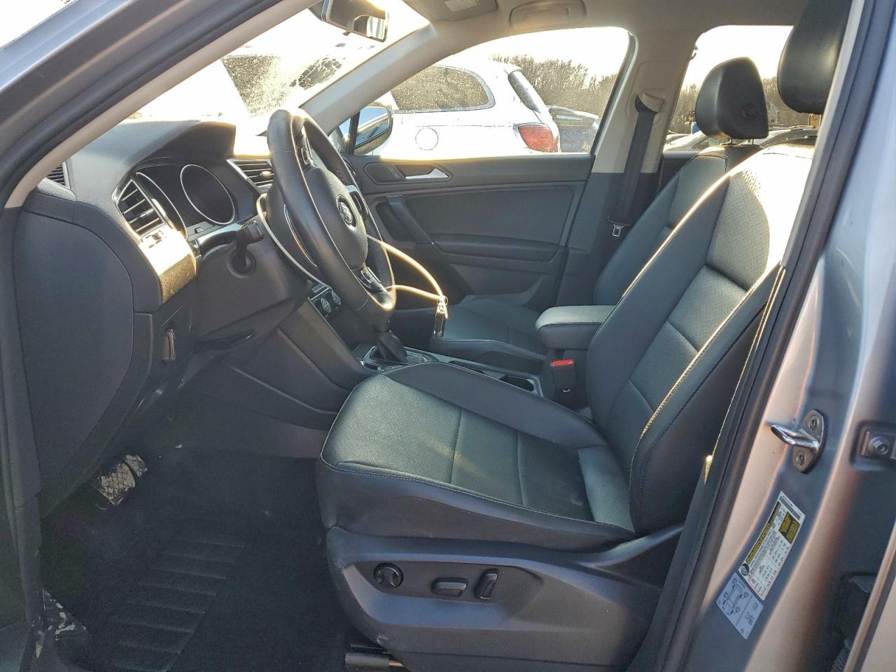 2020 VOLKSWAGEN TIGUAN SE photo 7
